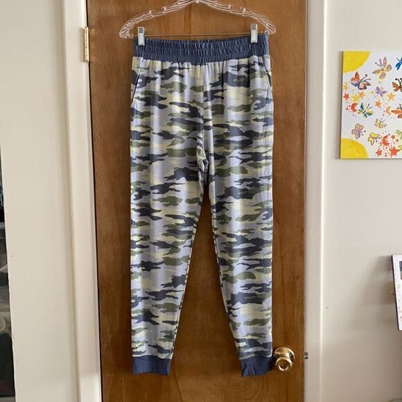 Banana Republic Camo Jogger - Picture 1 of 8